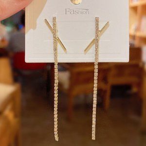 Women's fashion earrings